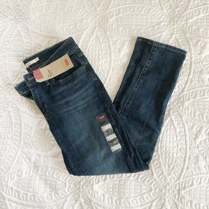 NWOT Levi's medium wash 711 skinny ankle jean